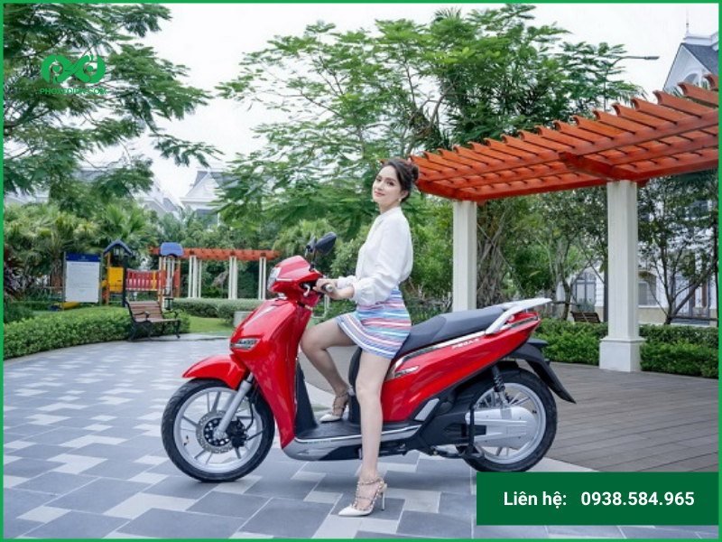 Hương Giang trải nghiệm sử dụng xe máy điện
