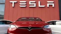 Giải đáp thắc mắc xe điện tesla giá bao nhiêu