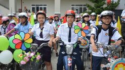 Học sinh 12 tuổi đi xe đạp điện đến trường có được không? 1 Học sinh 12 tuổi có thể tự đi xe đạp điện đến trường
